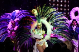 Dîners Spectacles, Soirées à Thèmes au cabaret la cour Royale à Hyères Var