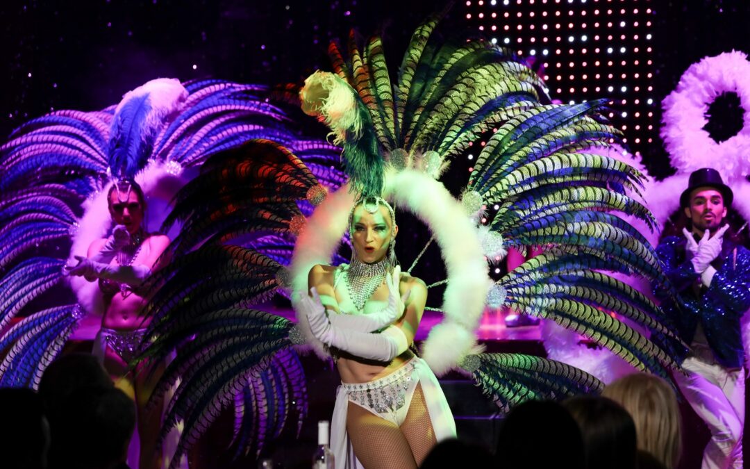 Dîners Spectacles, Soirées à Thèmes au cabaret la cour Royale à Hyères Var